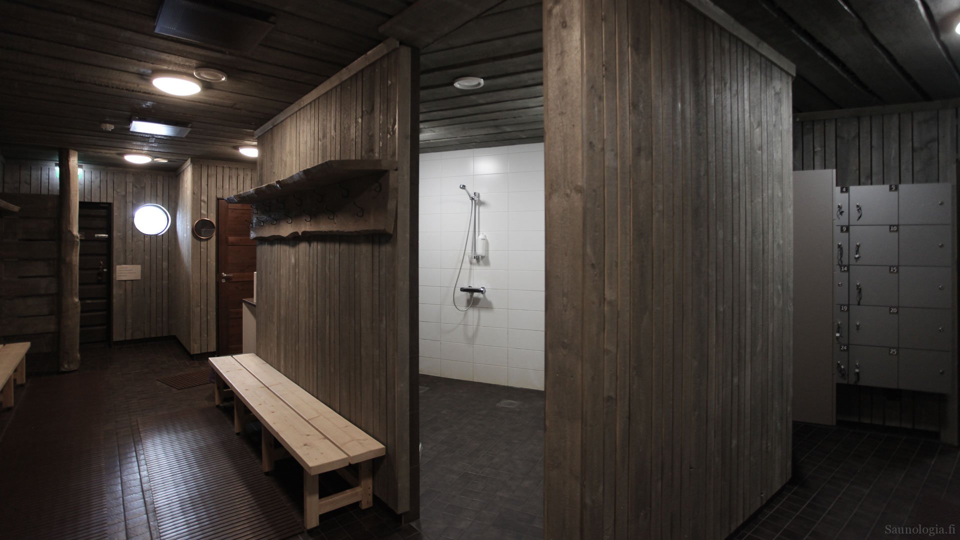 170831-tykkimaen-sauna-pukuhuone+suihkut
