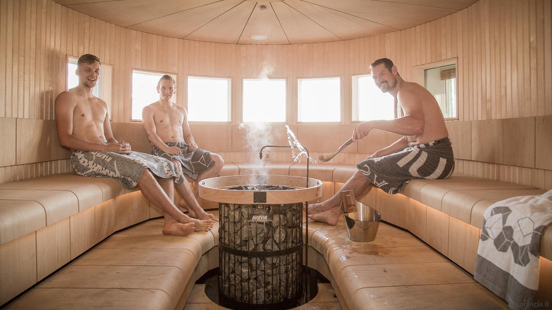 Three reasons why the health benefits of sauna only come with a proper sauna